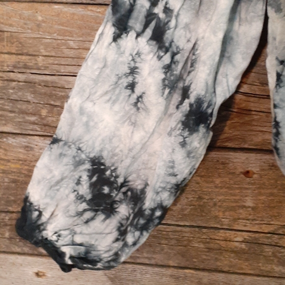 Mono B Medium long sleeve crop top - Picture 7 of 13